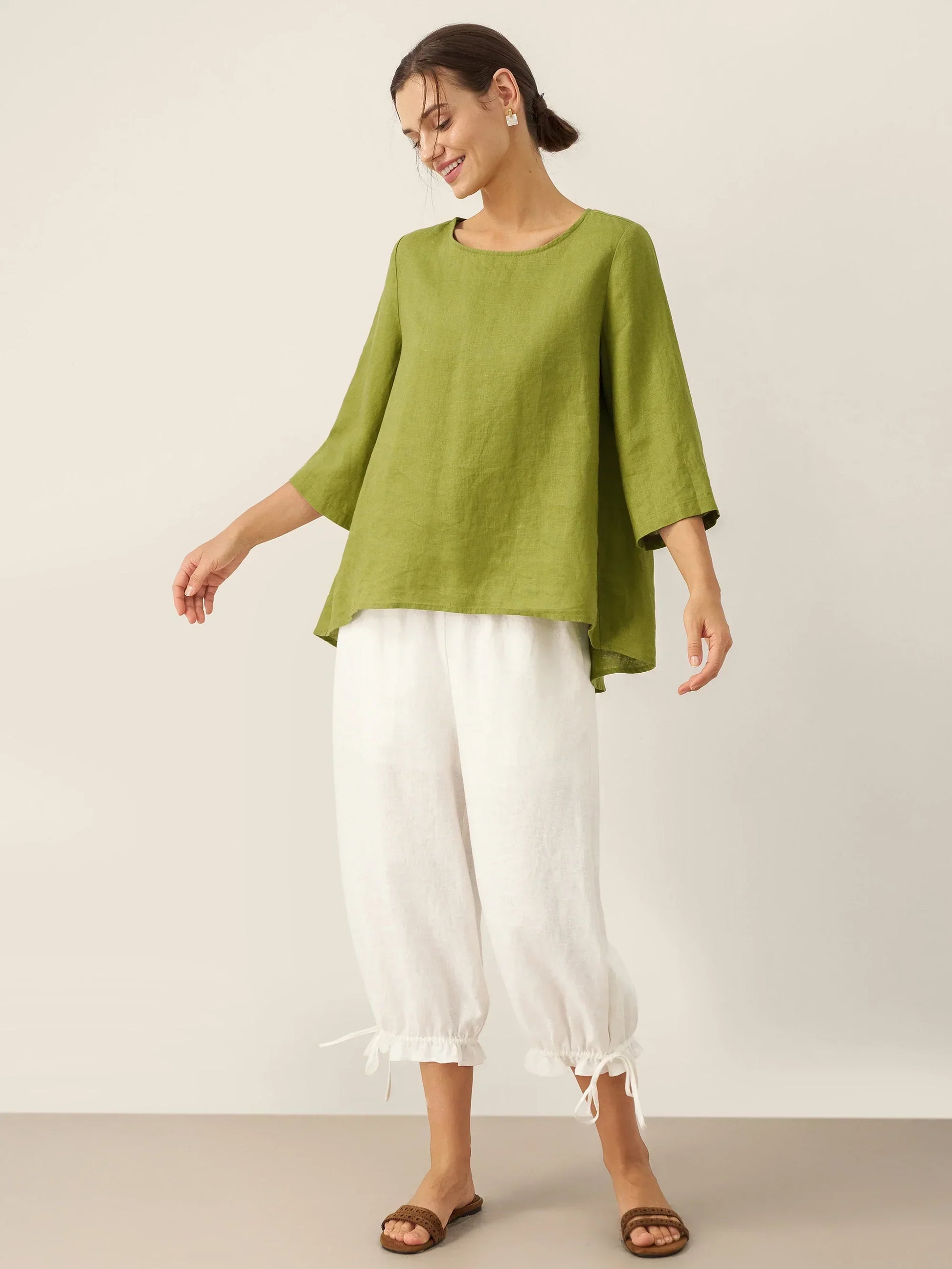 Evelyn | Comfortable Linen Top with Asymmetrical Hem and Round Neck