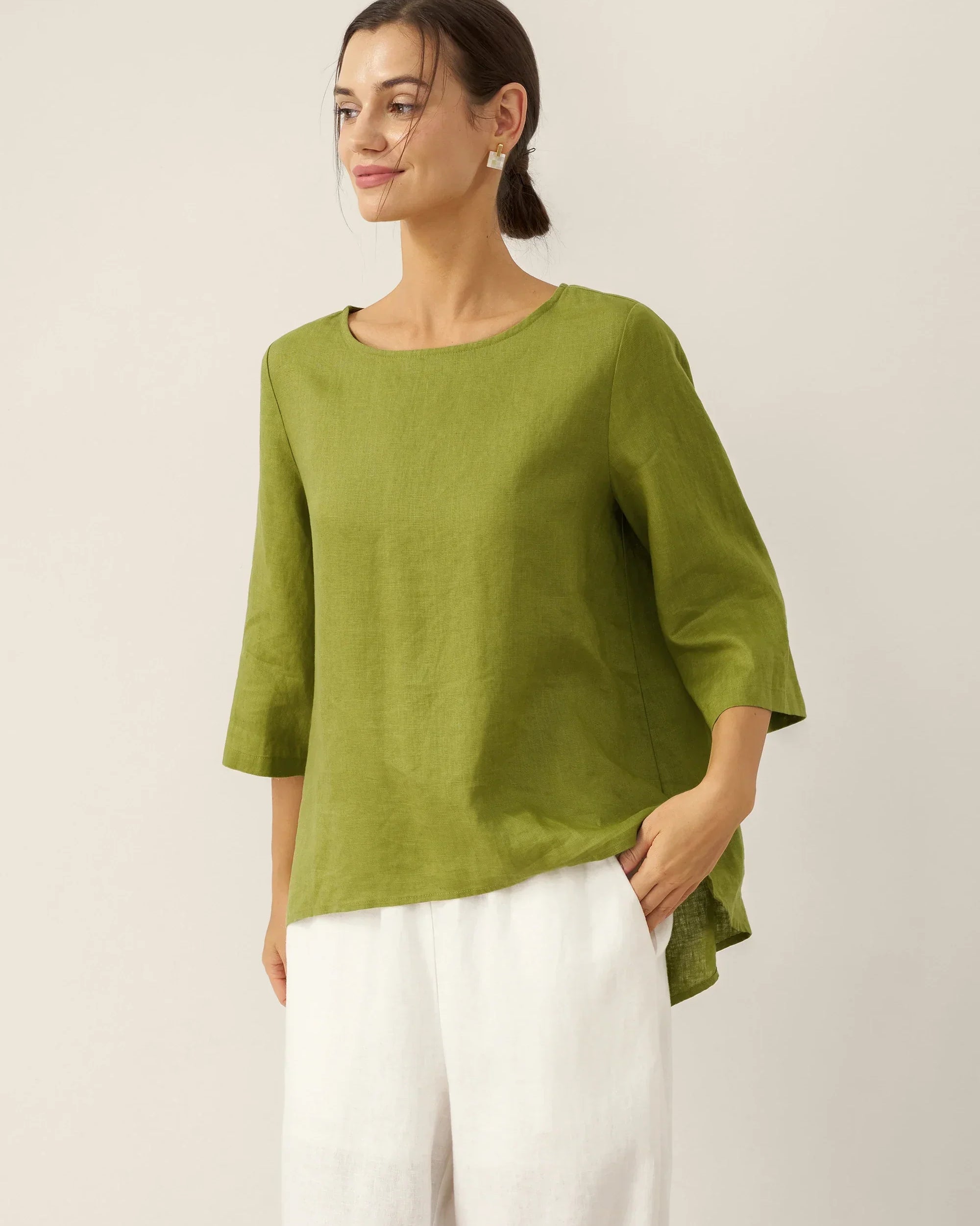Evelyn | Comfortable Linen Top with Asymmetrical Hem and Round Neck