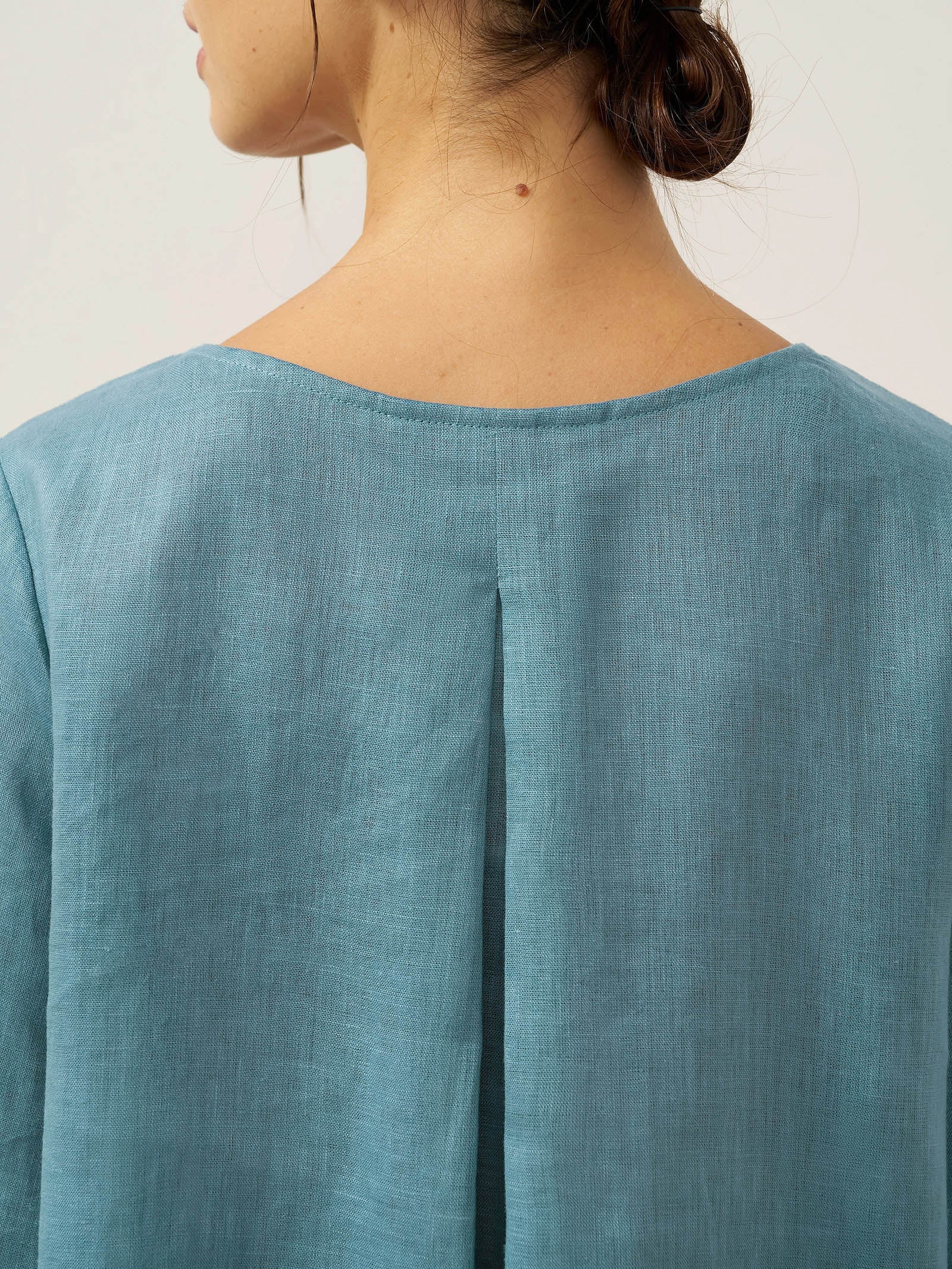 Evelyn | Comfortable Linen Top with Asymmetrical Hem and Round Neck
