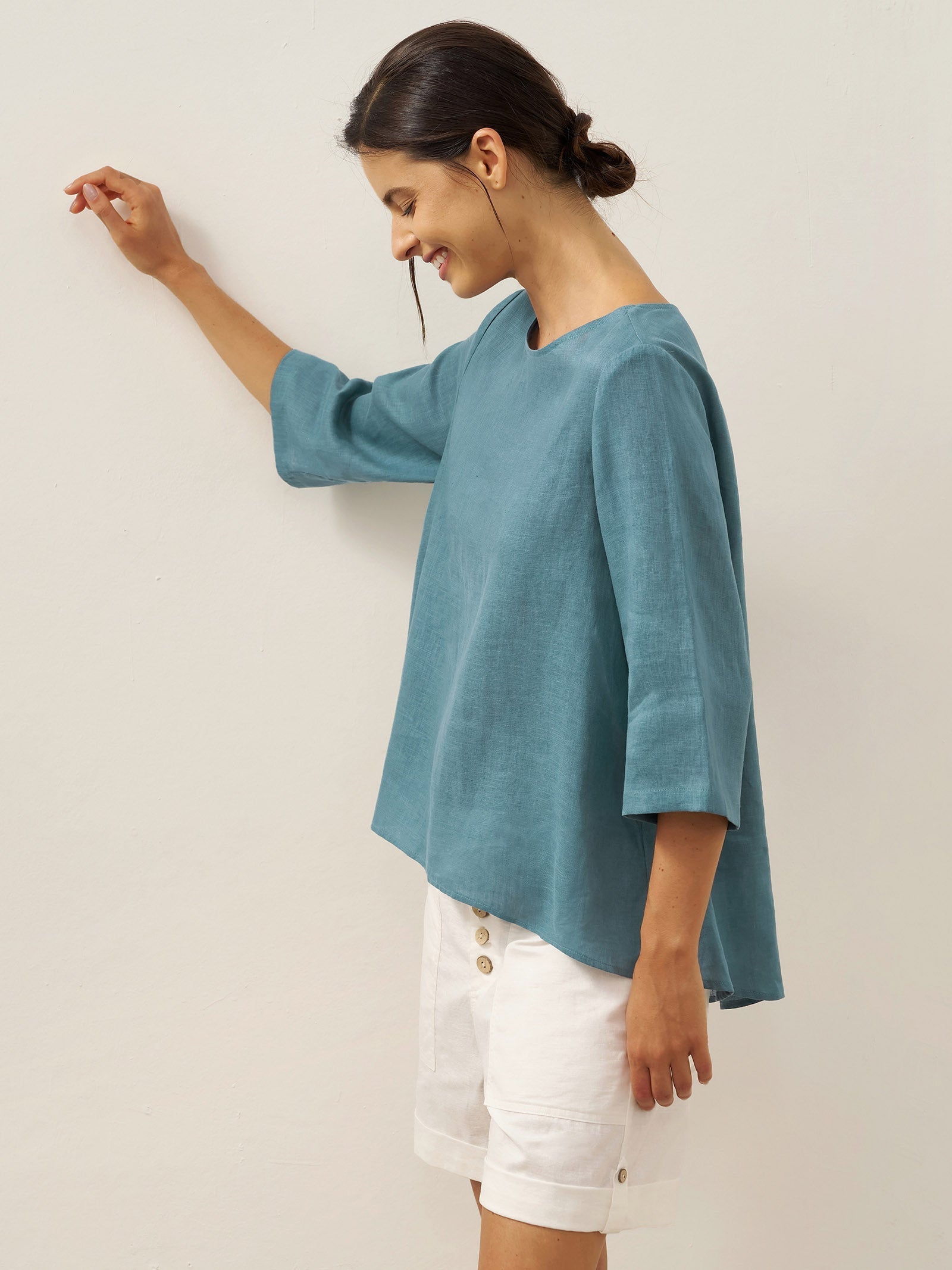 Evelyn | Comfortable Linen Top with Asymmetrical Hem and Round Neck