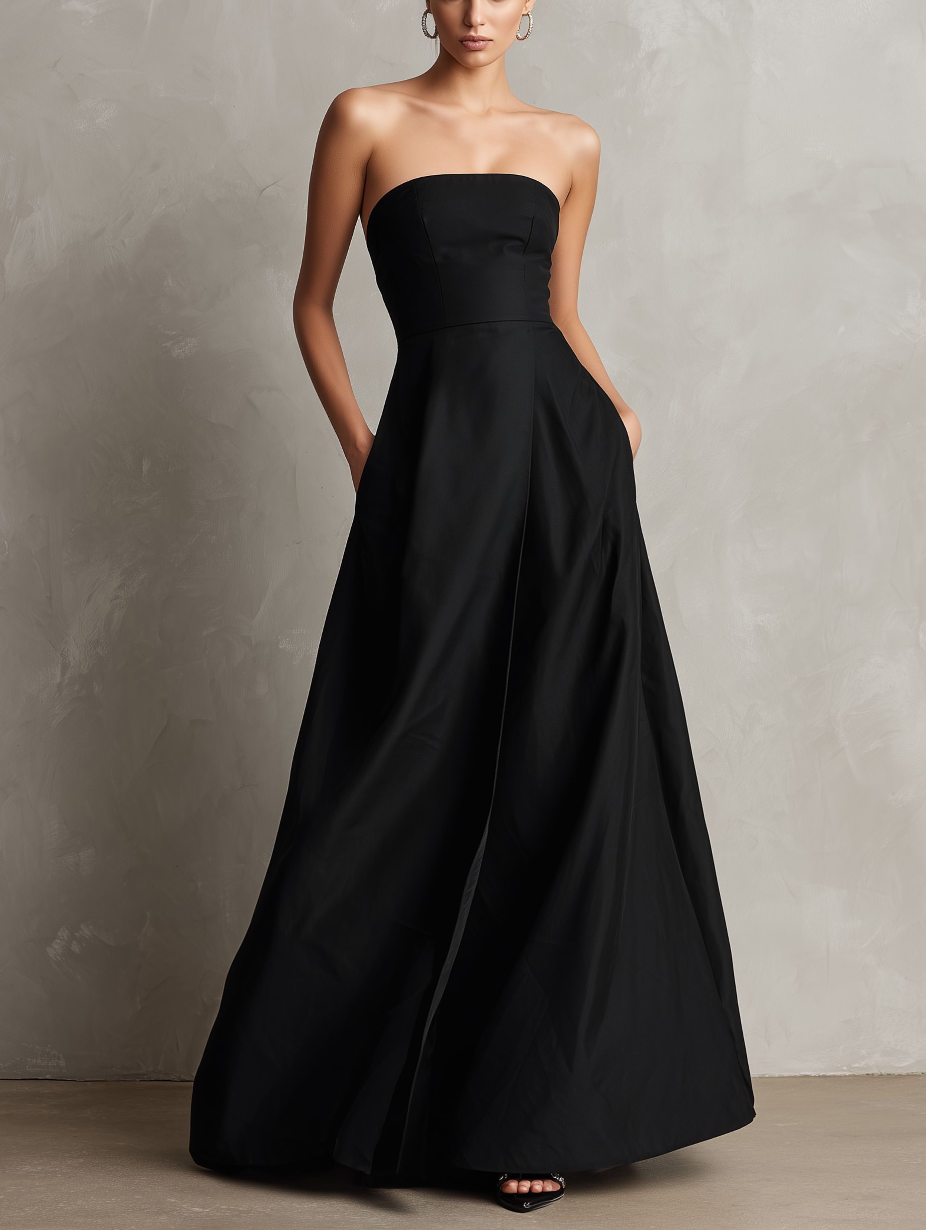 Women's Elegant Black Woven Strapless Sleeveless Evening Gown