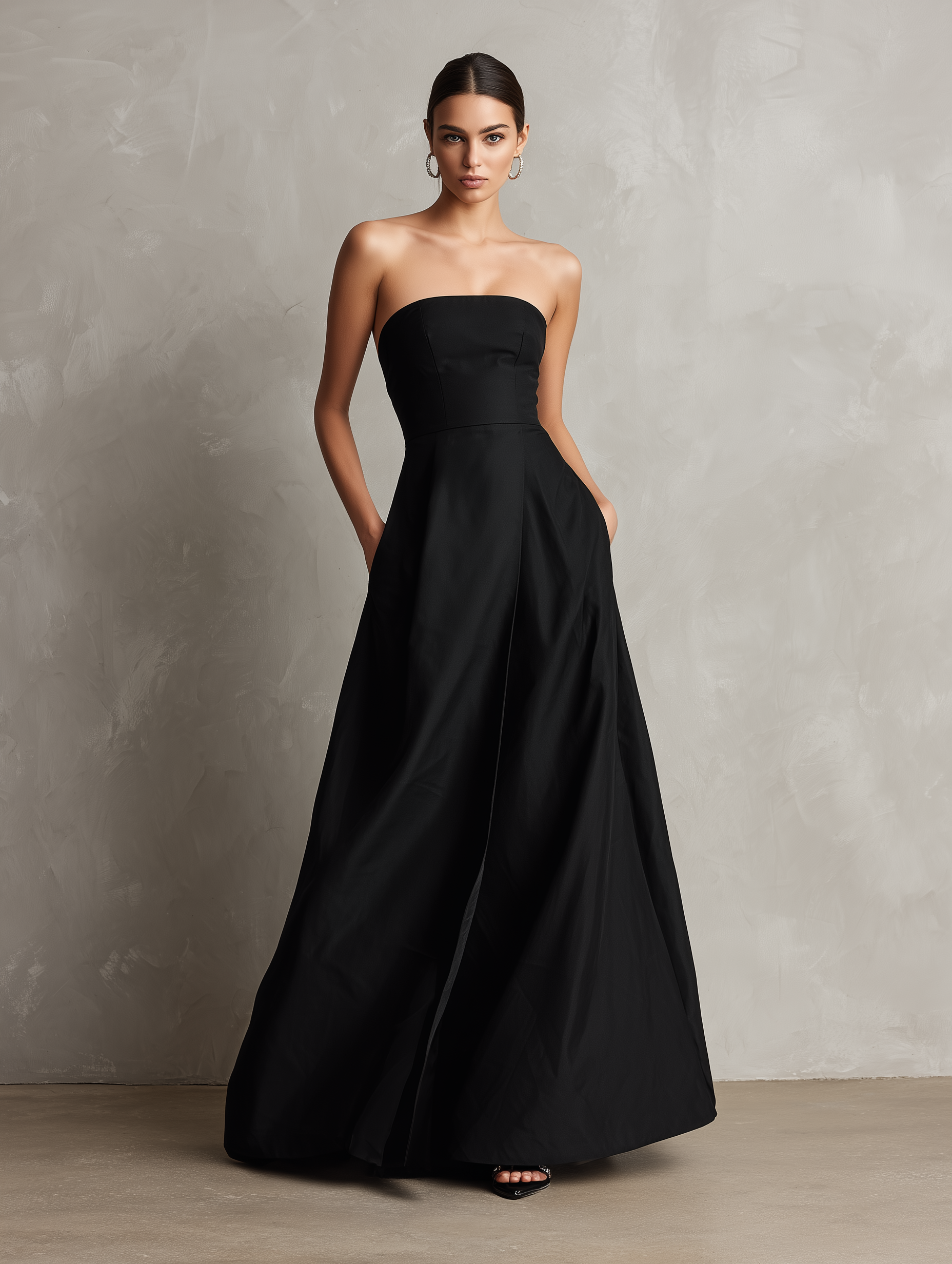 Women's Elegant Black Woven Strapless Sleeveless Evening Gown