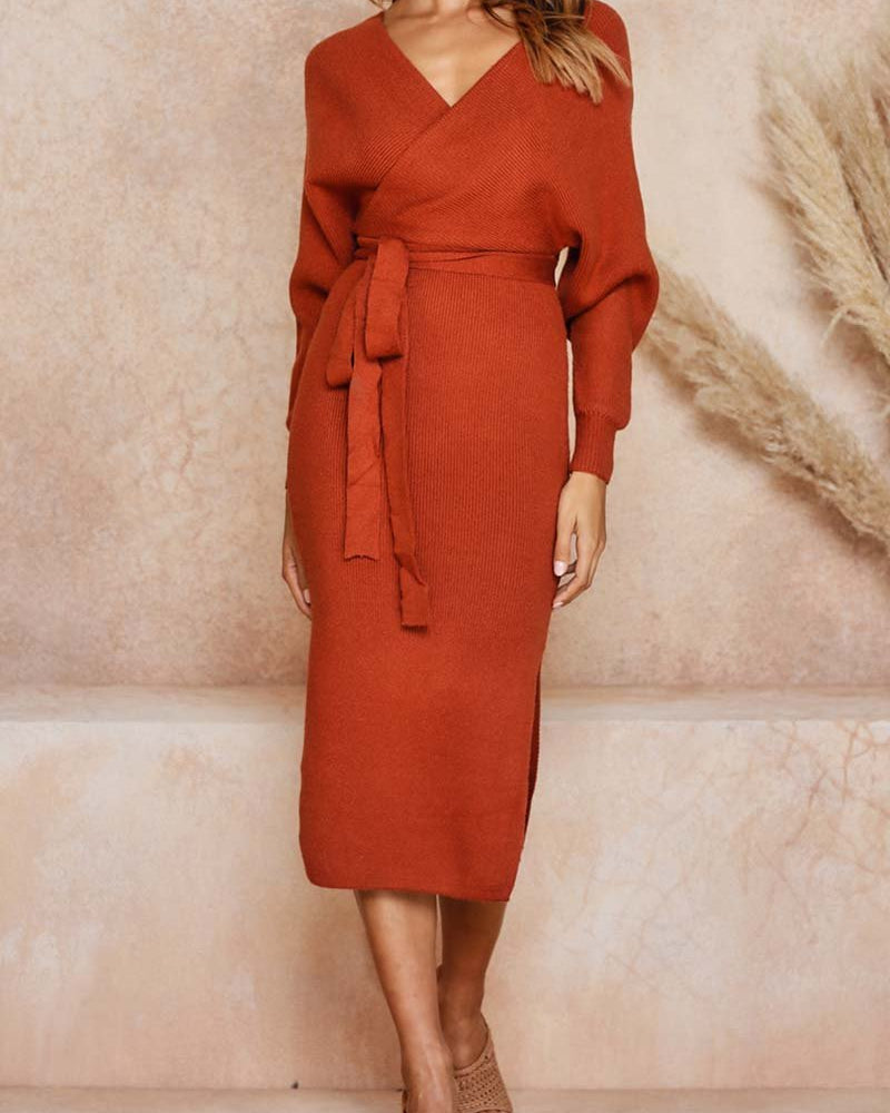 Laika | Knit Dress with V-Neck and Tie Belt