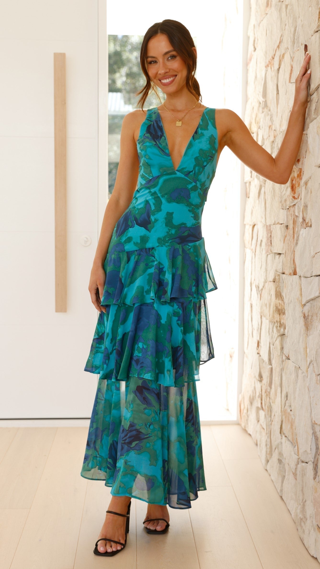 Women's maxi dress with a V-neck and ruffles