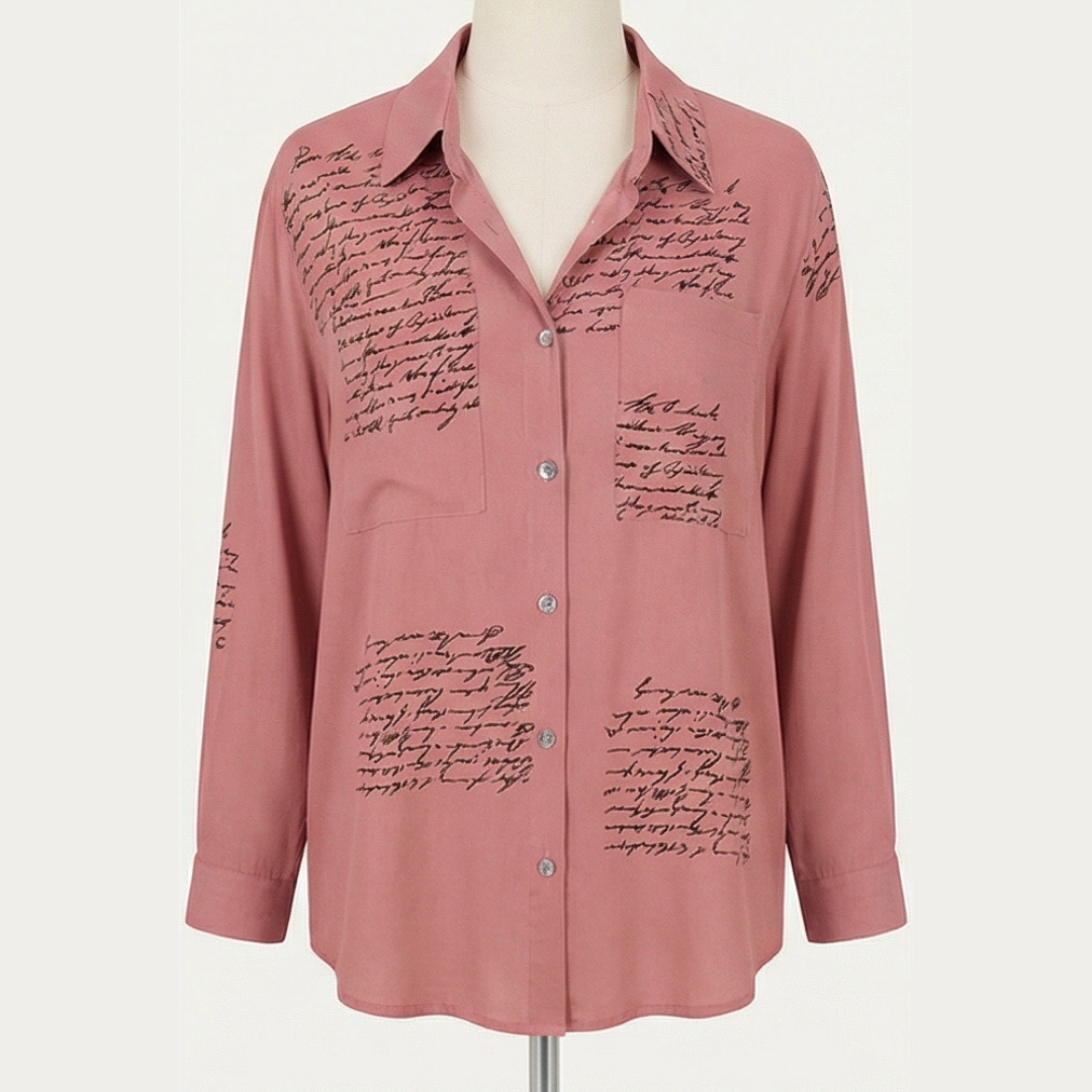 Women's shirt with pockets and handwritten print, button-up