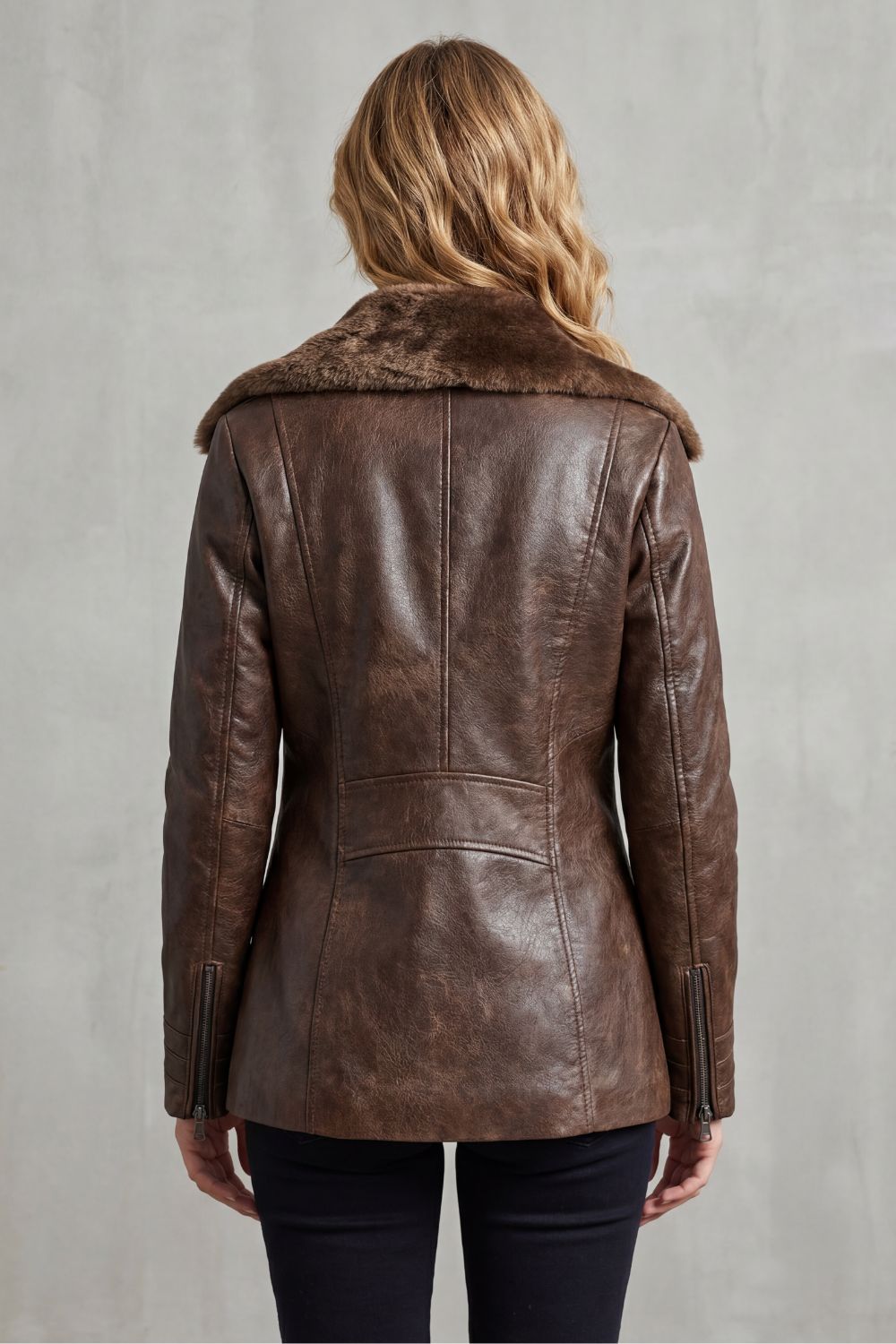 Women's jacket with a soft collar finish