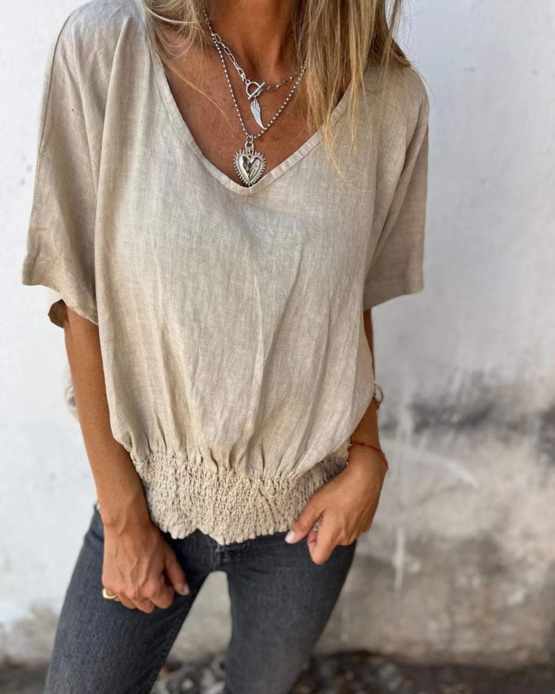 Bomiris | Fitted T-Shirt with V-Neck