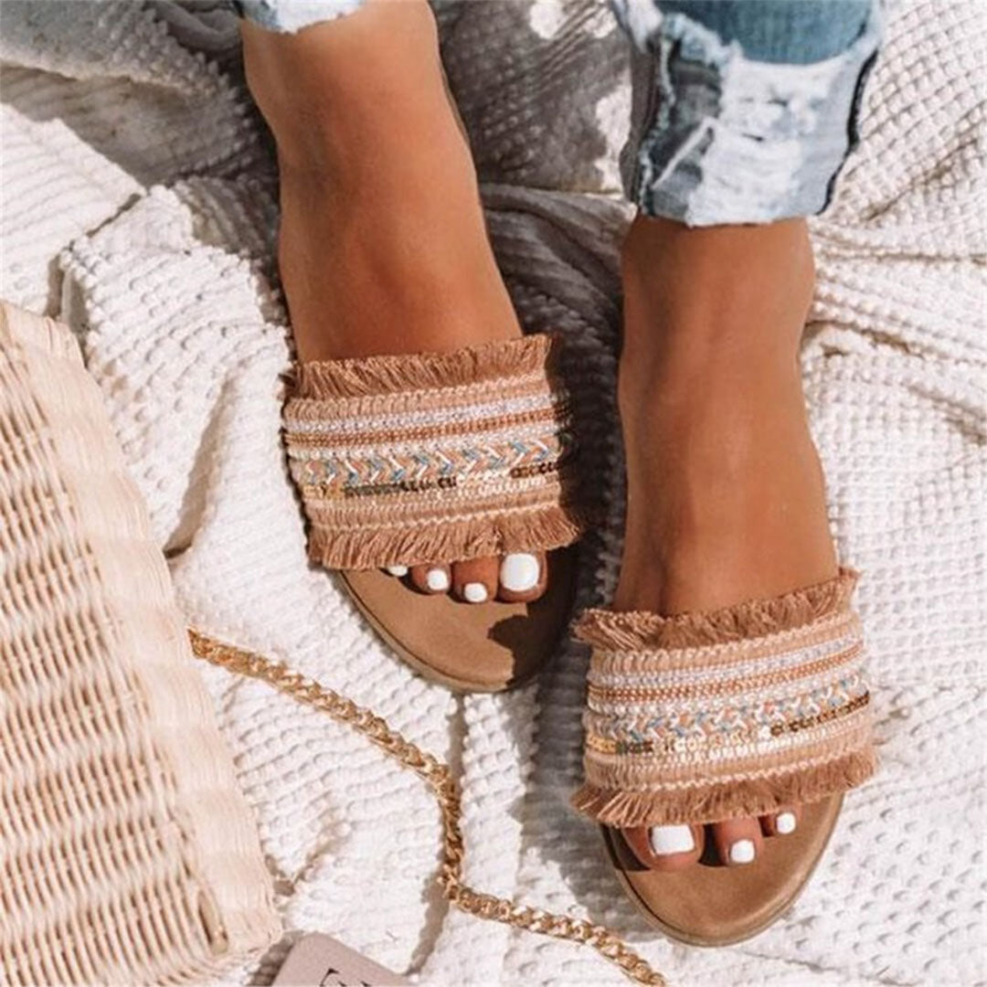 Women's sandals with woven strap and fringes