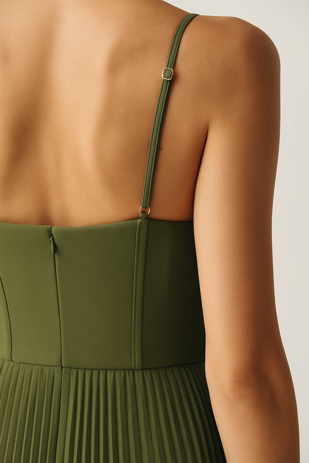 Nala | elegant dress with open back