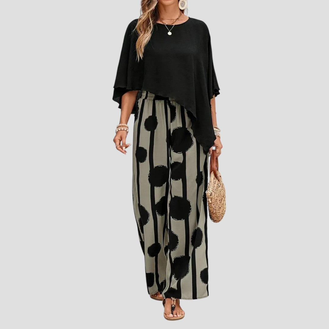 Wide women's pants with print and oversized blouse