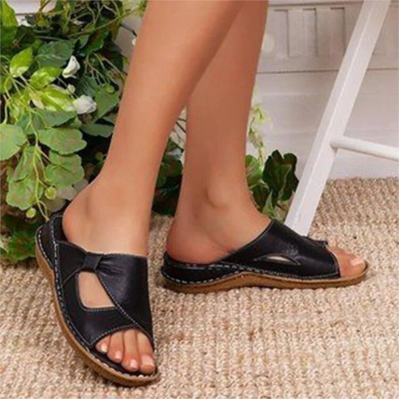 Women's flat sandals with a comfortable design