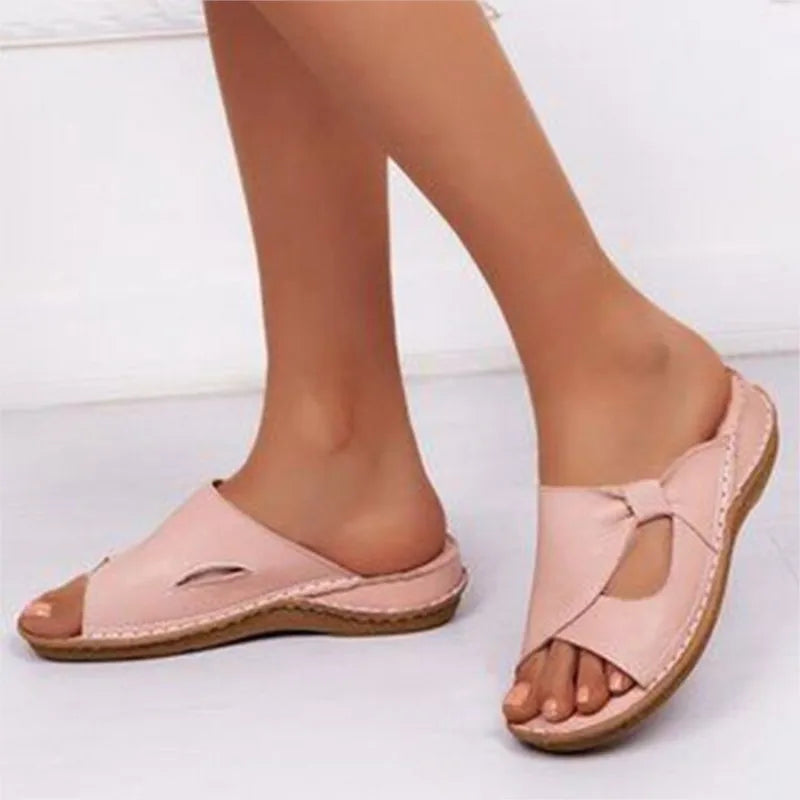 Women's flat sandals with a comfortable design