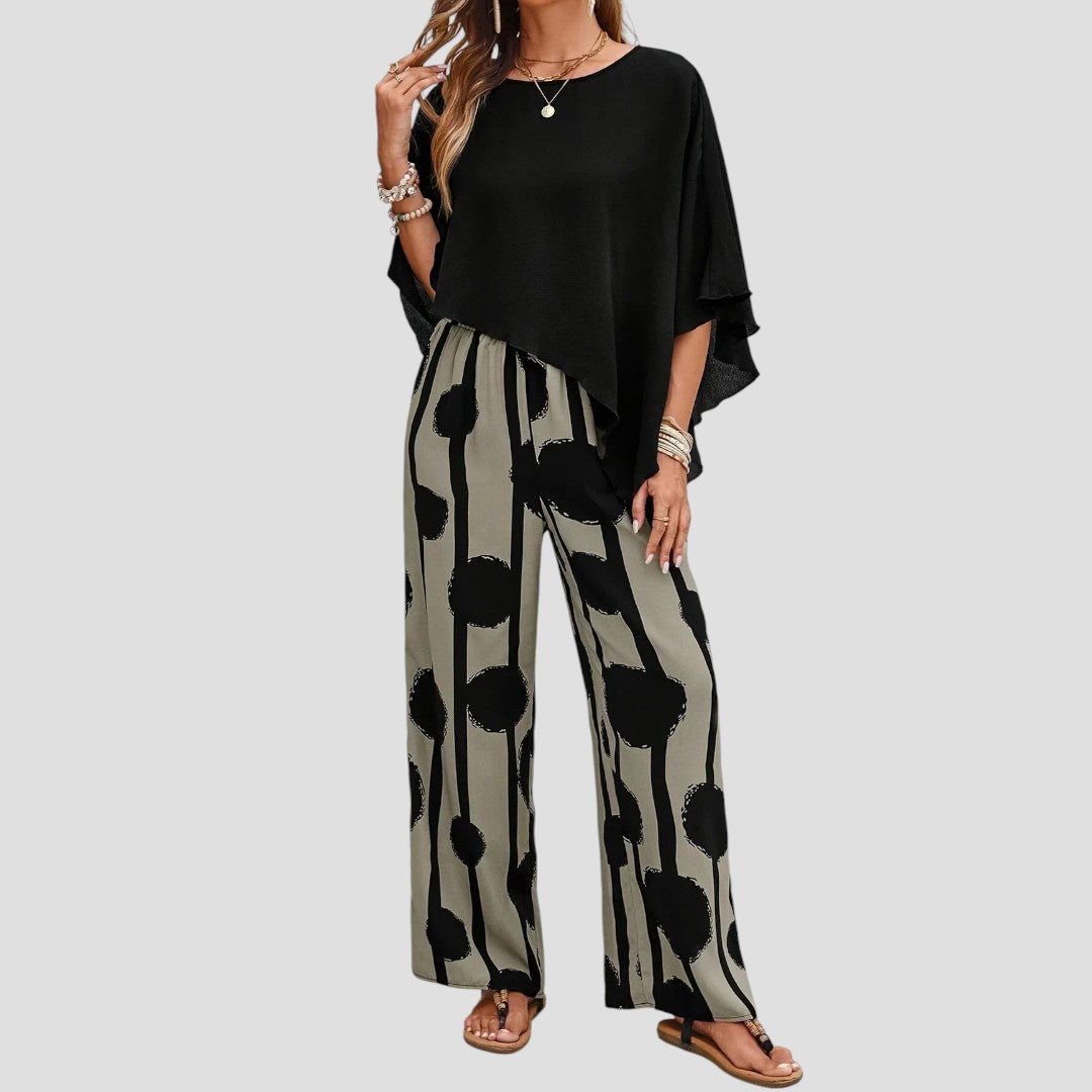 Wide women's pants with print and oversized blouse