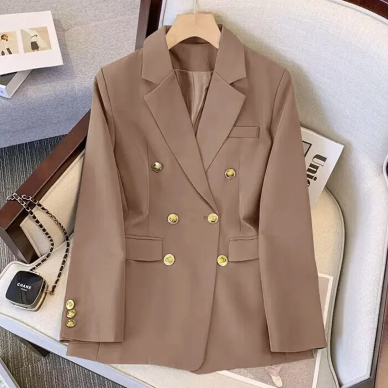 Elegant Blazer with Double-Breasted Design and Gold Buttons