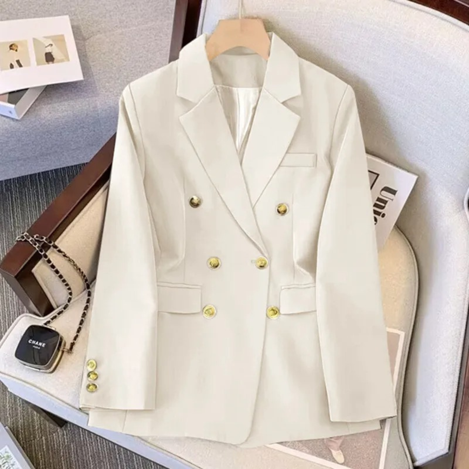 Elegant Blazer with Double-Breasted Design and Gold Buttons
