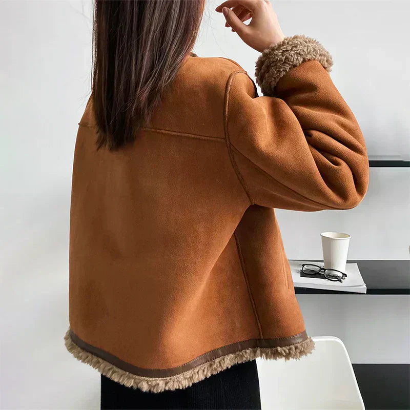 Women's jacket | short with a fur lining and button closure