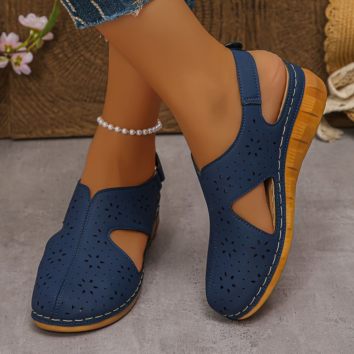 Fea | Stylish Women's Sandals with Round Toe and Wedge Heel