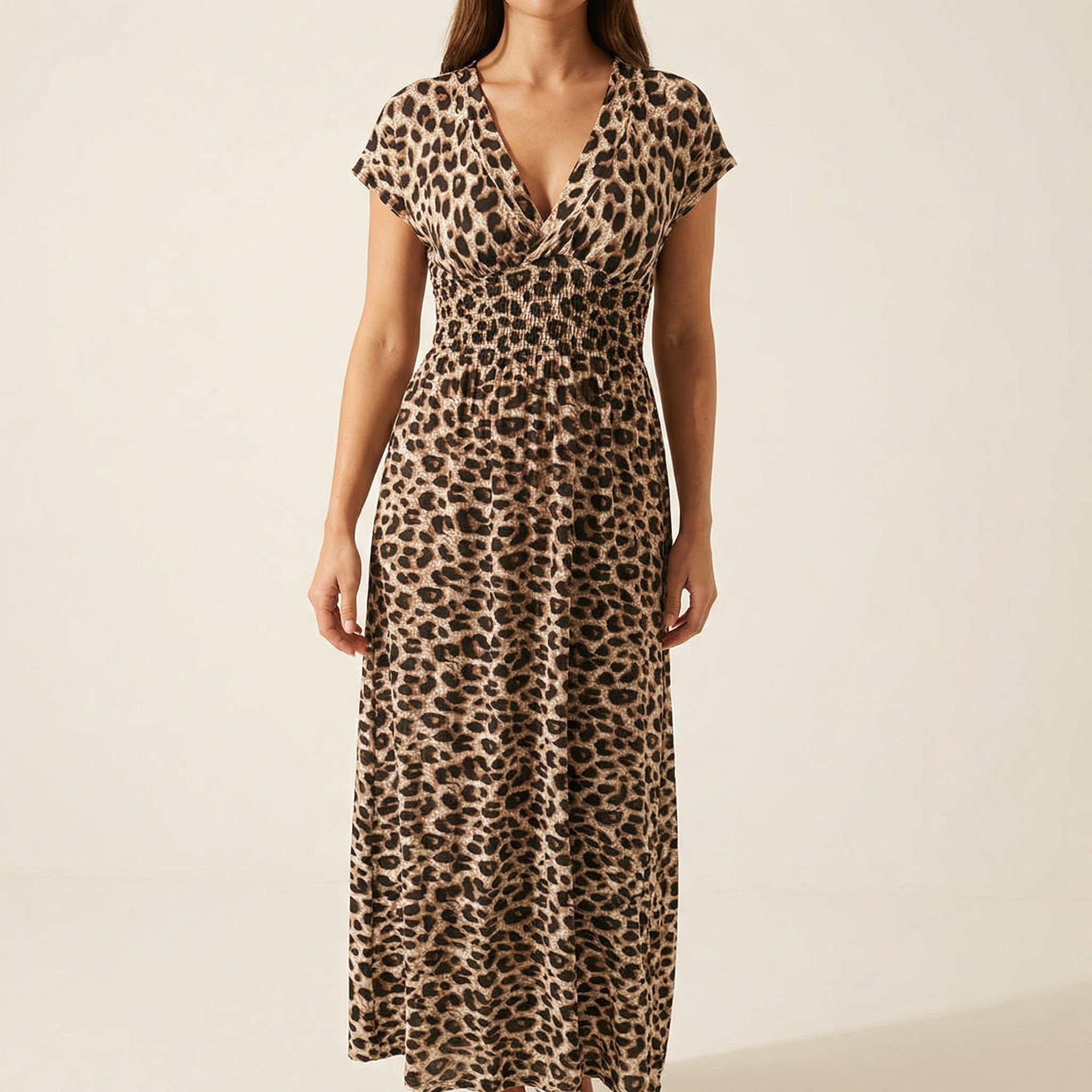 Women's maxi dress in leopard print with V-neck and short sleeves
