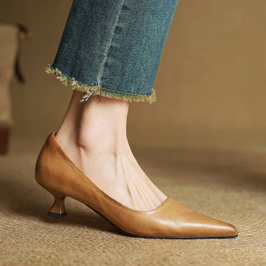 Afrila | Leather Pumps with Pointed Toe