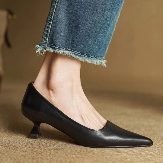 Afrila | Leather Pumps with Pointed Toe