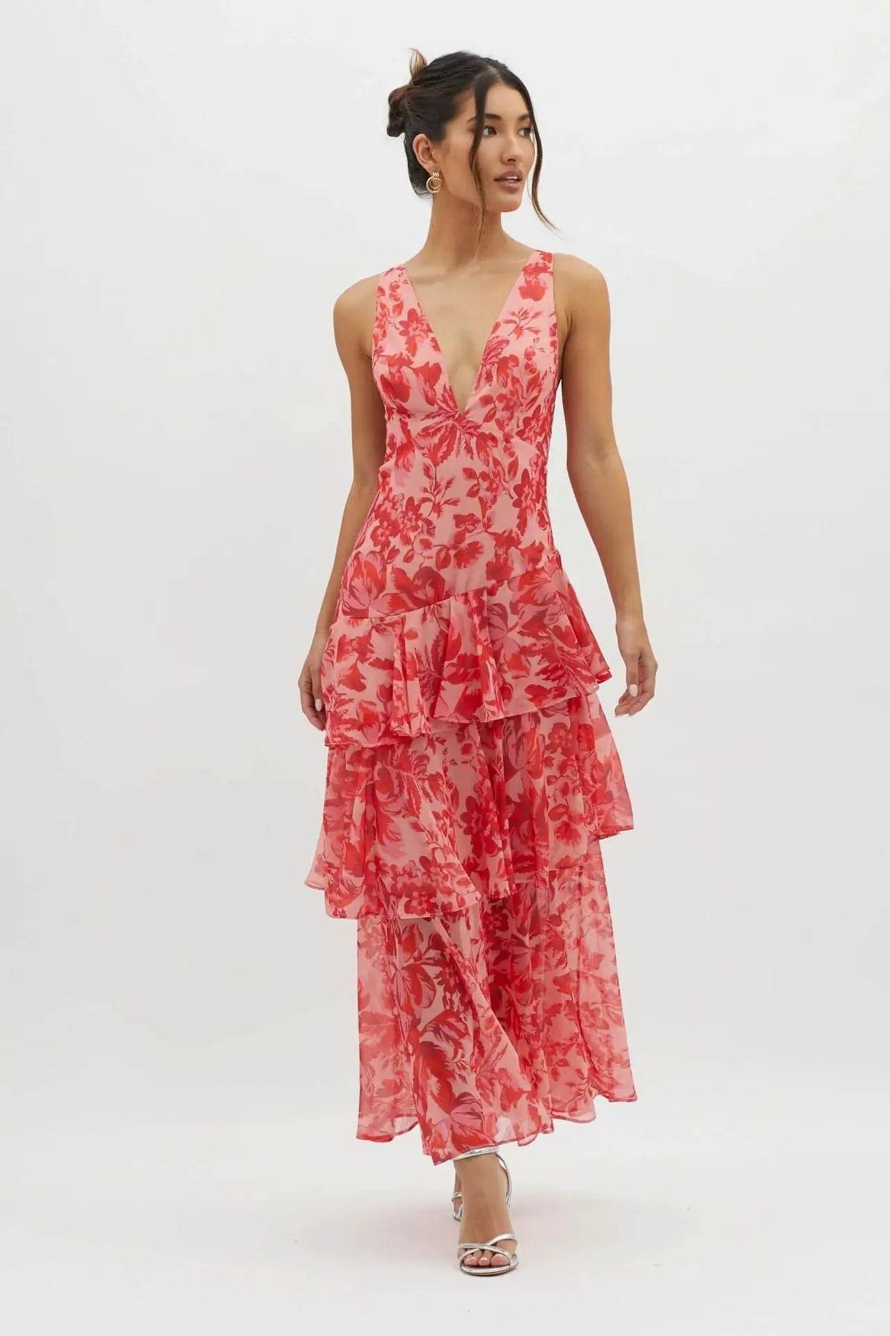 Women's maxi dress with a V-neck and ruffles