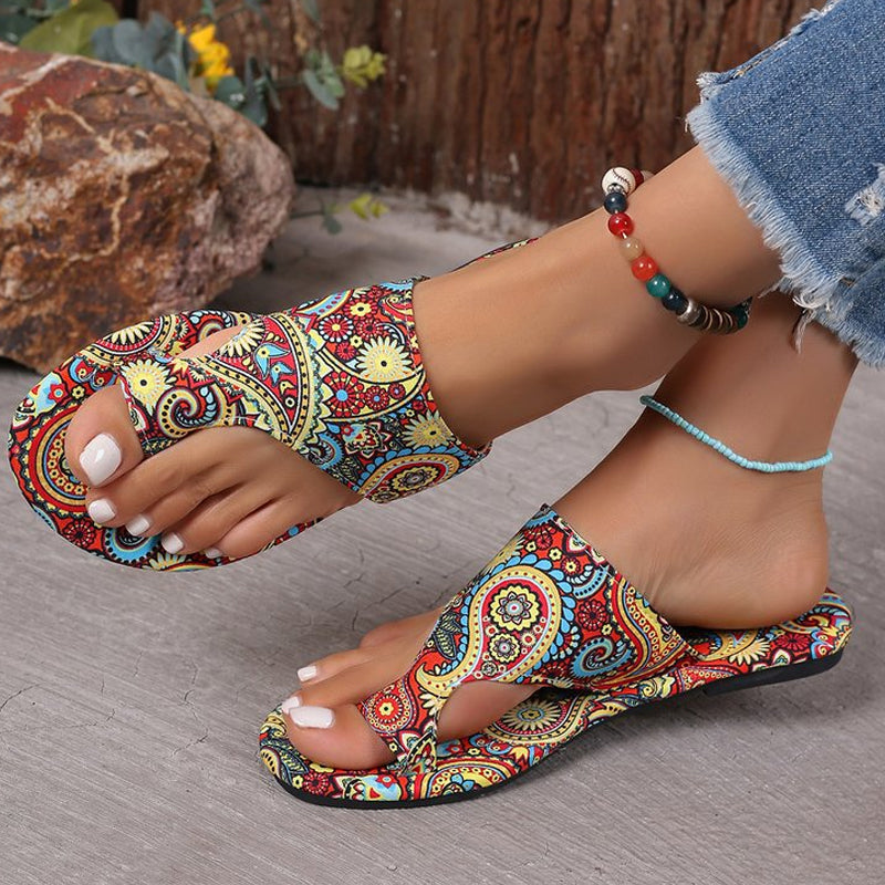 Women’s Flat Toe-Loop Sandals with Comfortable Strap Design