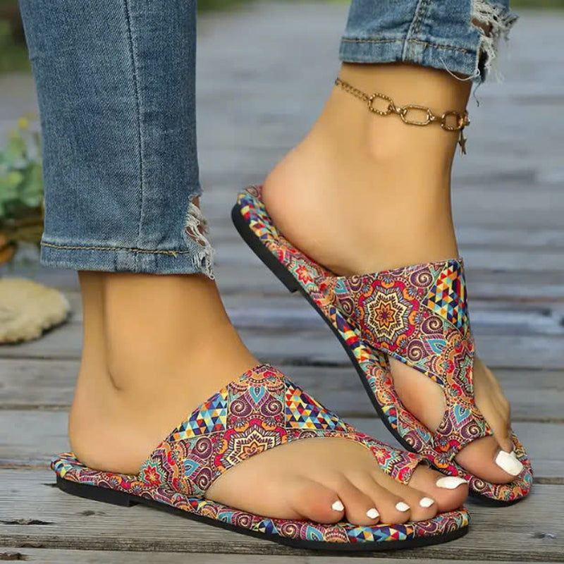 Women’s Flat Toe-Loop Sandals with Comfortable Strap Design